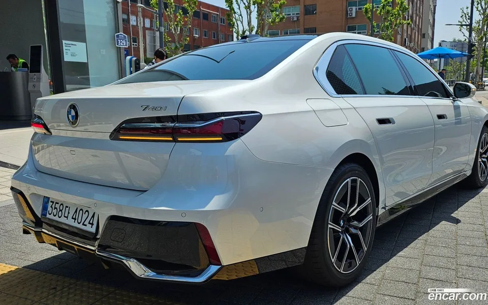 BMW 7 Series 740i xDrive M 2026 — thumbnail 3