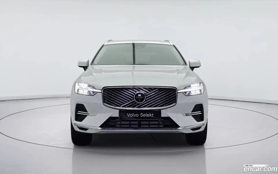 Volvo XC60 T8 2025 — thumbnail 2