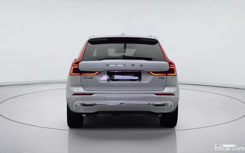 Volvo XC60 T8 2025 — thumbnail 4