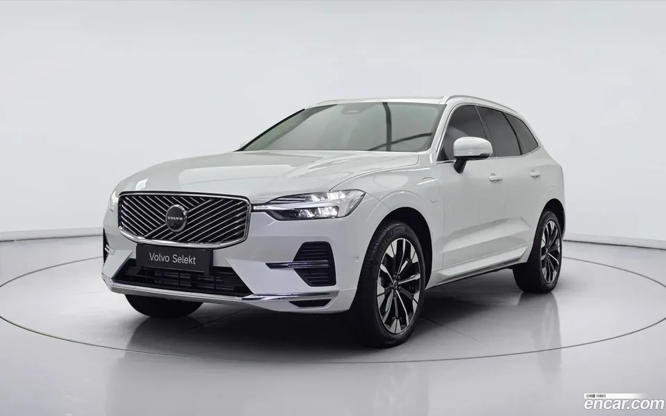 Volvo XC60 T8 2025 — photo 1, buy with delivery to Moscow