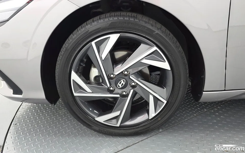 Hyundai Avante CN7 Hybrid 2023 — thumbnail 2
