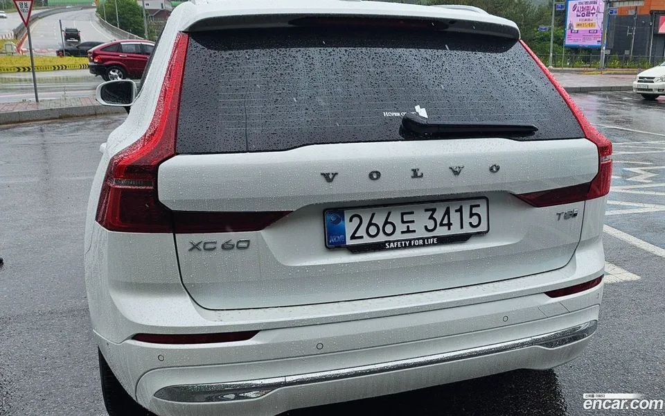 Volvo XC60 T8 2026 — thumbnail 3