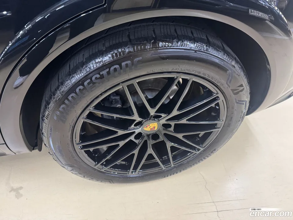 Porsche Cayenne 3.0 2024 — thumbnail 2
