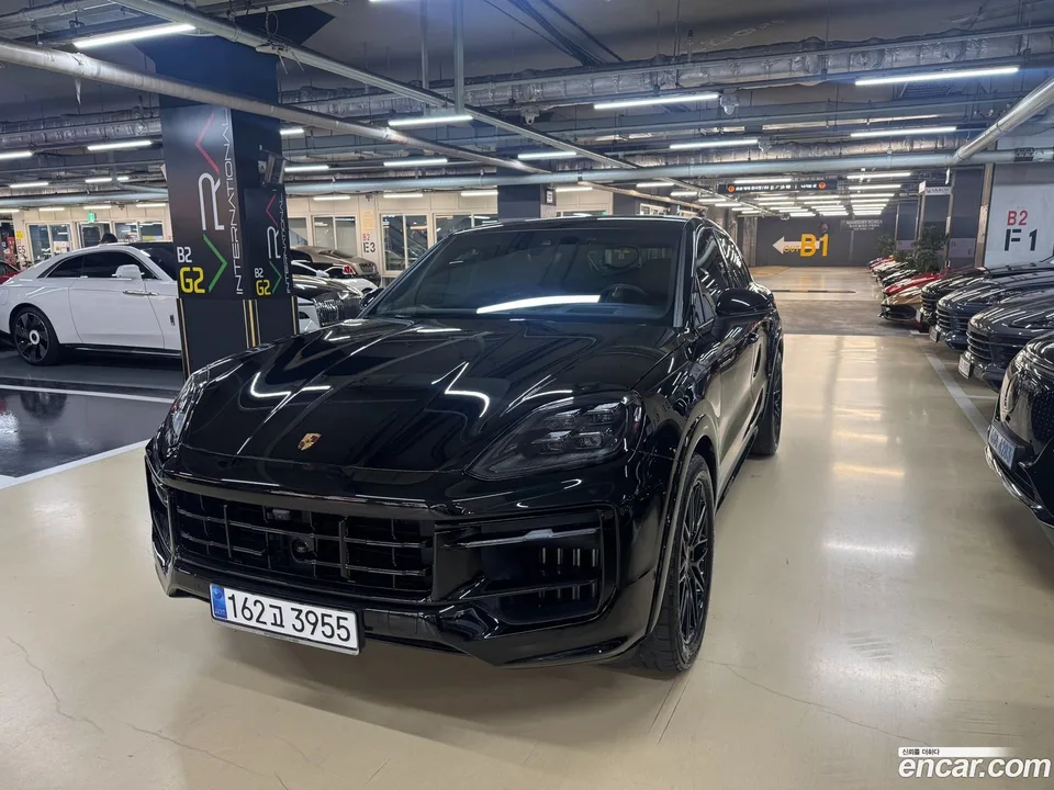 Porsche Cayenne 3.0 2024 — photo 1, buy with delivery to Moscow