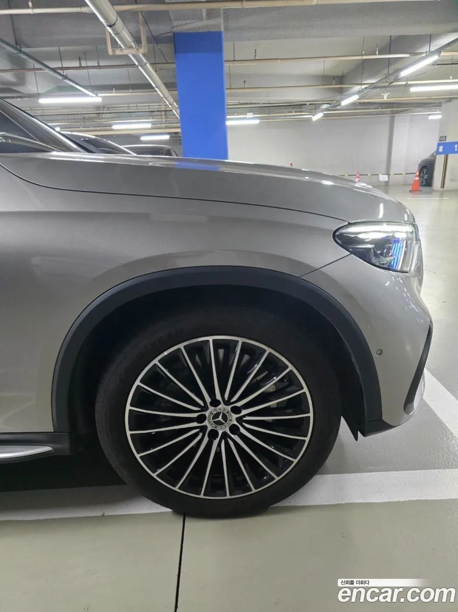 Mercedes-Benz GLC-Class GLC300 4MATIC AMG Line 2024 — thumbnail 3