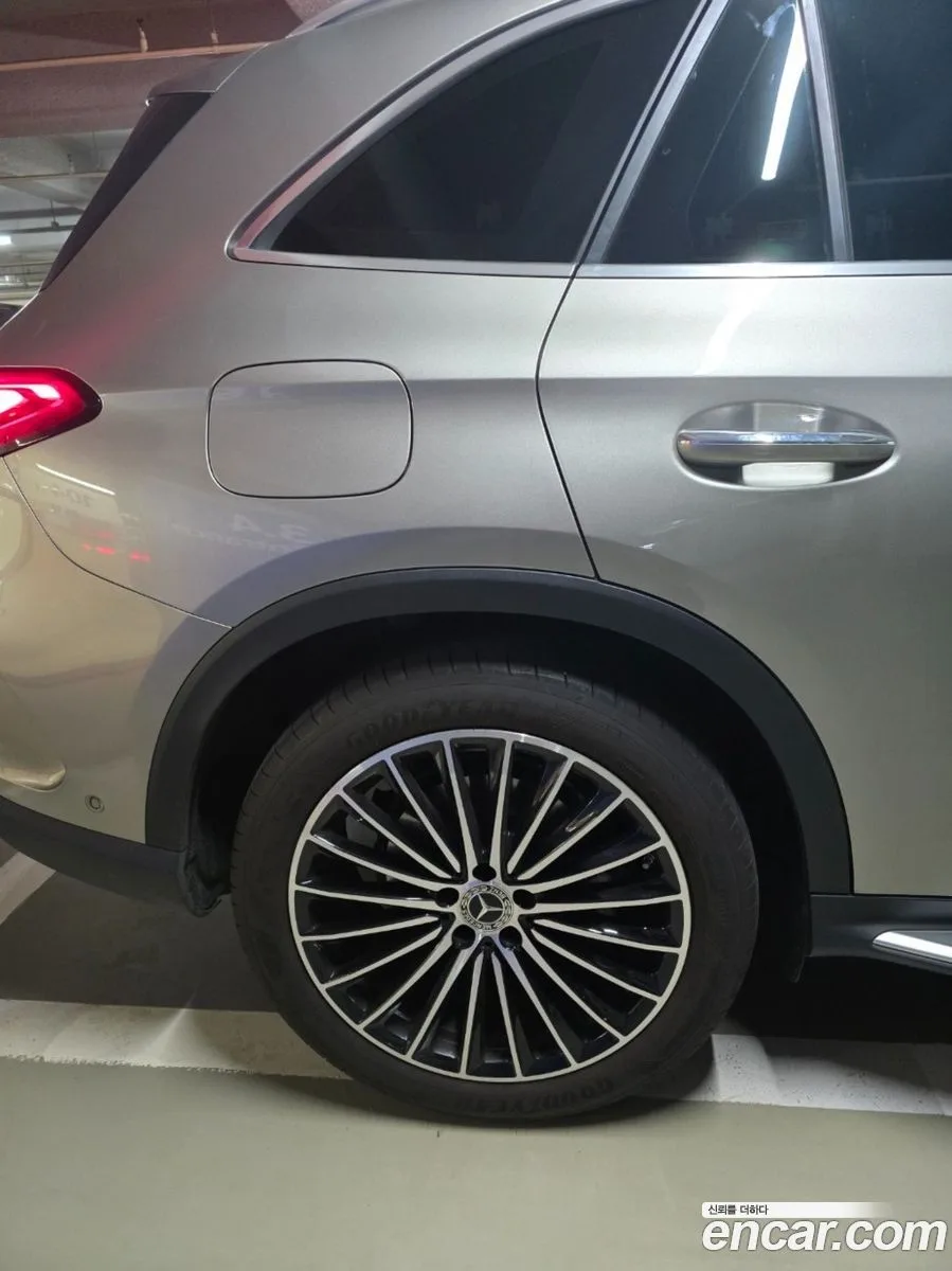 Mercedes-Benz GLC-Class GLC300 4MATIC AMG Line 2024 — thumbnail 4