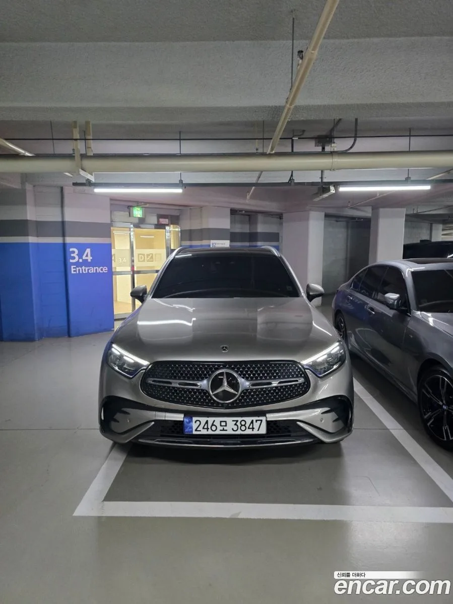 Mercedes-Benz GLC-Class GLC300 4MATIC AMG Line 2024 — photo 1, buy with delivery to Moscow