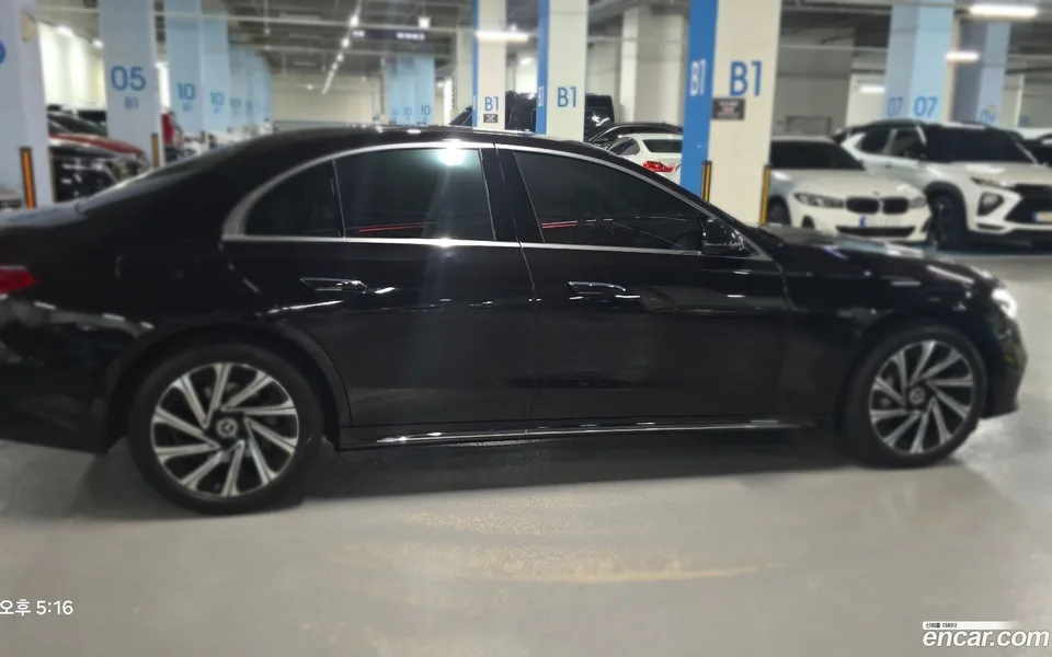 Mercedes-Benz E-Class E300 4MATIC 2025 — миниатюра 3