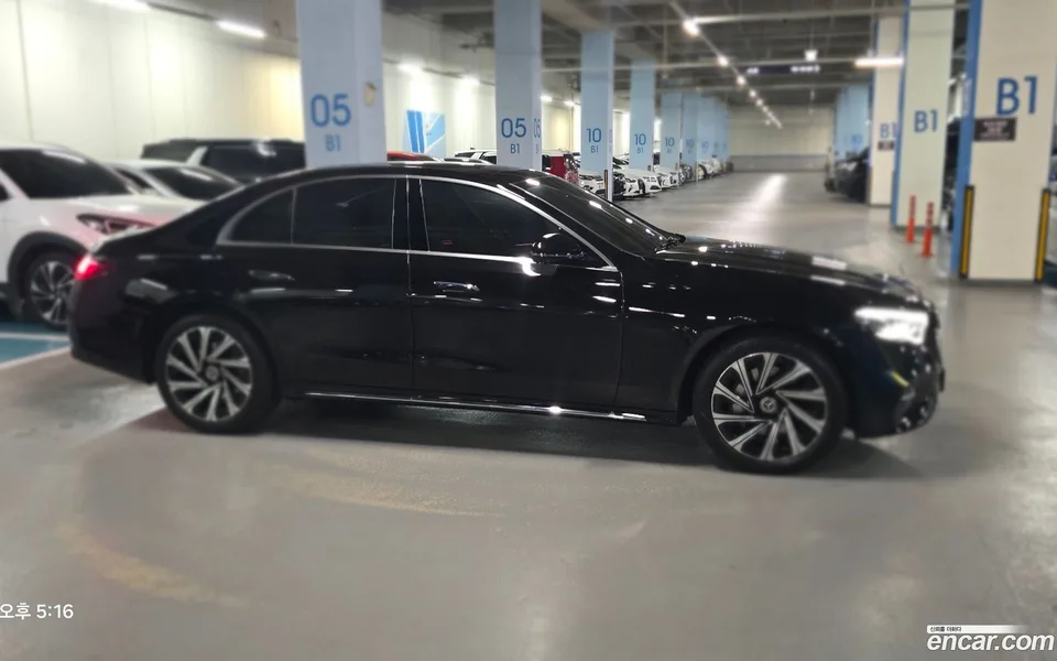 Mercedes-Benz E-Class E300 4MATIC 2025 — миниатюра 4