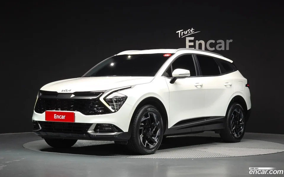 Kia Sportage 2.0 2WD 2023 — photo 1, buy with delivery to Moscow