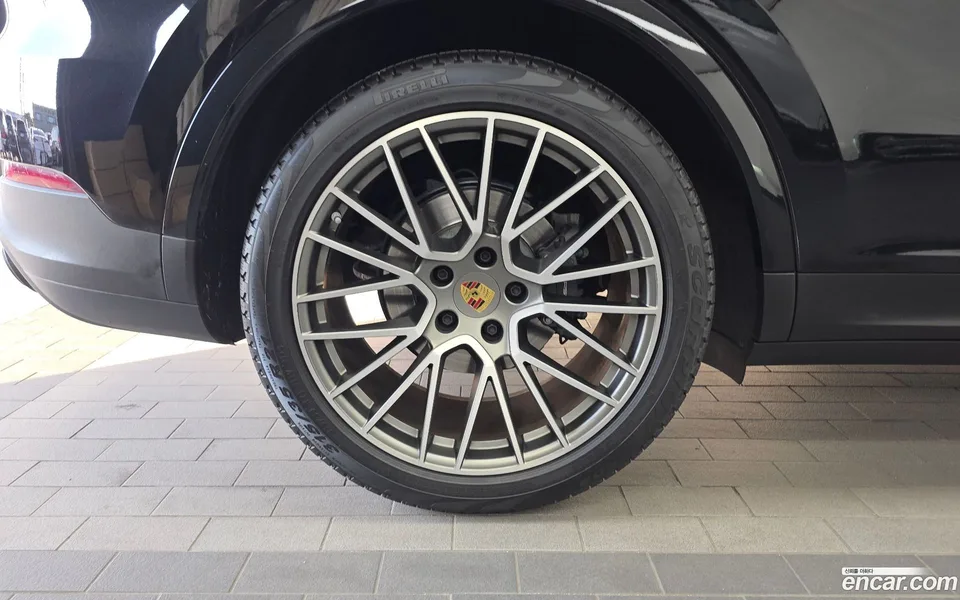 Porsche Cayenne 3.0 2023 — thumbnail 2