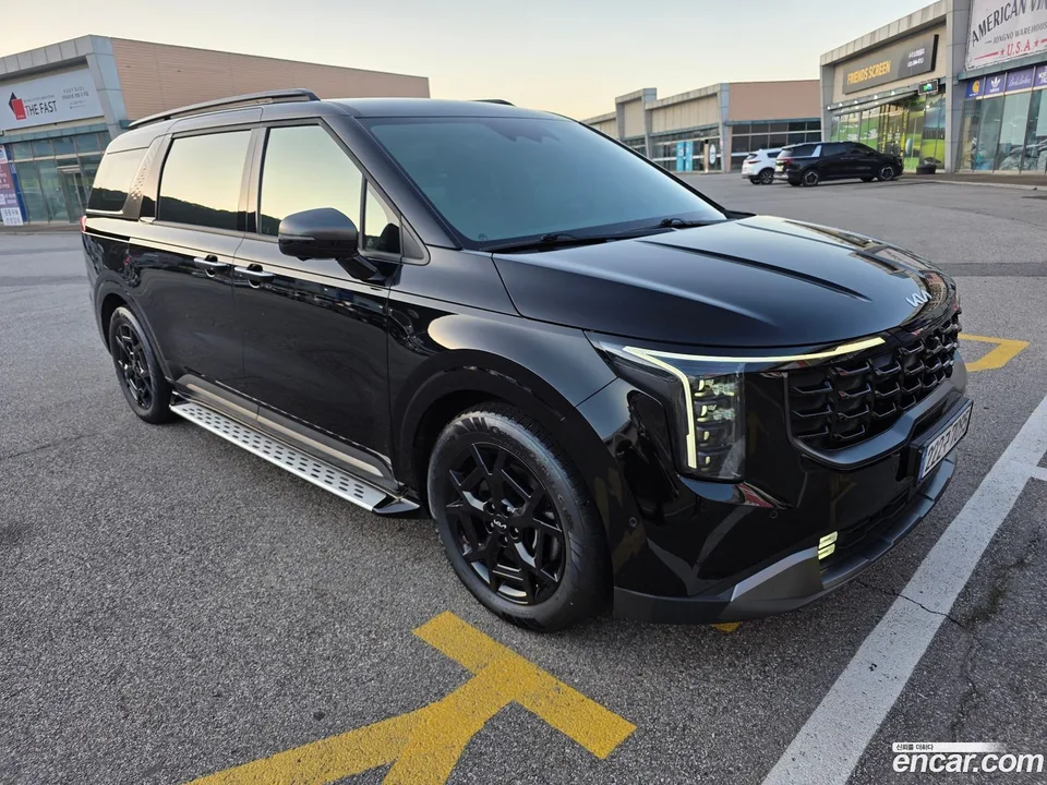 Kia Carnival 7 2024 — thumbnail 3