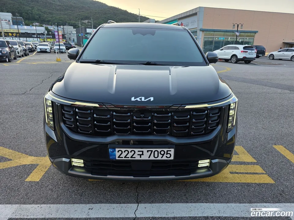 Kia Carnival 7 2024 — photo 1, buy with delivery to Moscow