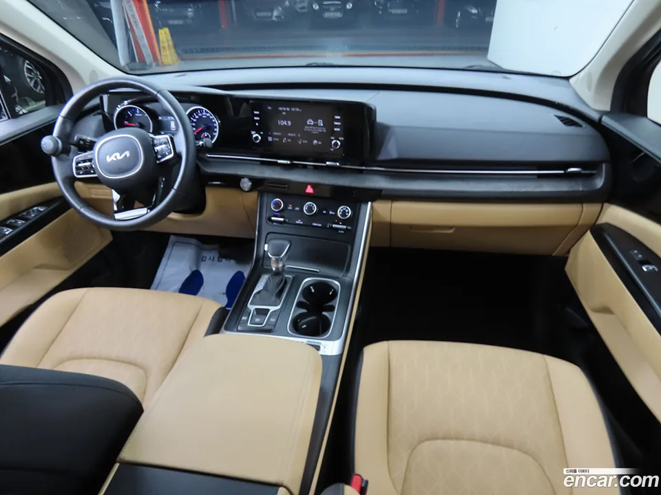 Kia Carnival 9 2023 — thumbnail 2