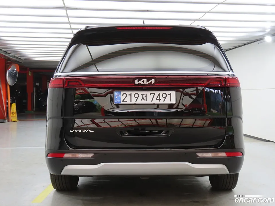 Kia Carnival 9 2023 — thumbnail 3
