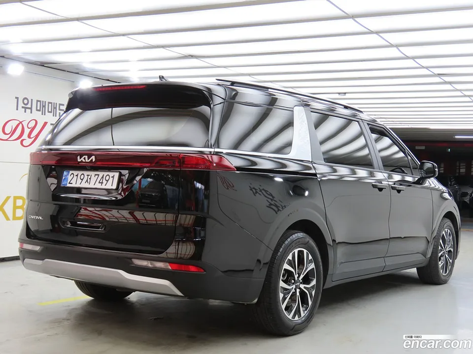 Kia Carnival 9 2023 — thumbnail 4