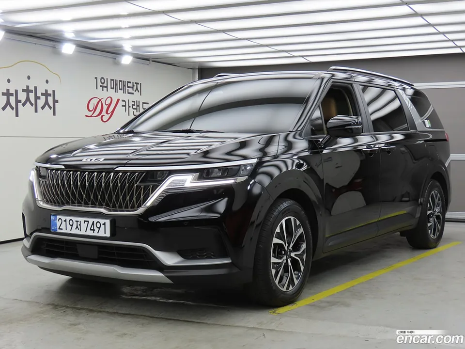 Kia Carnival 9 2023 — photo 1, buy with delivery to Moscow
