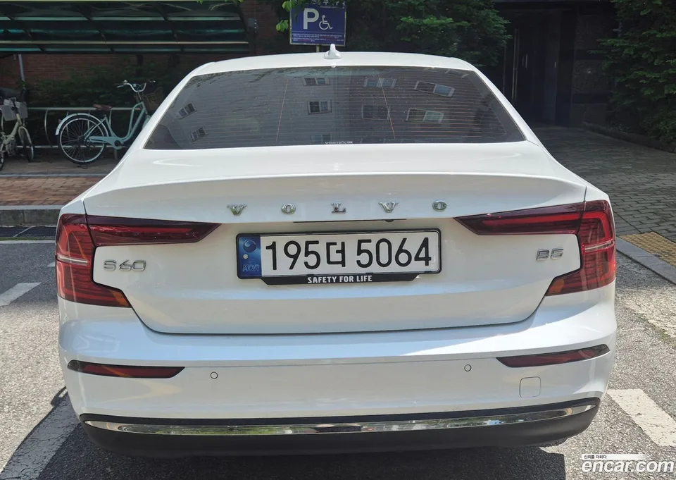 Volvo S60 B5 2024 — thumbnail 4