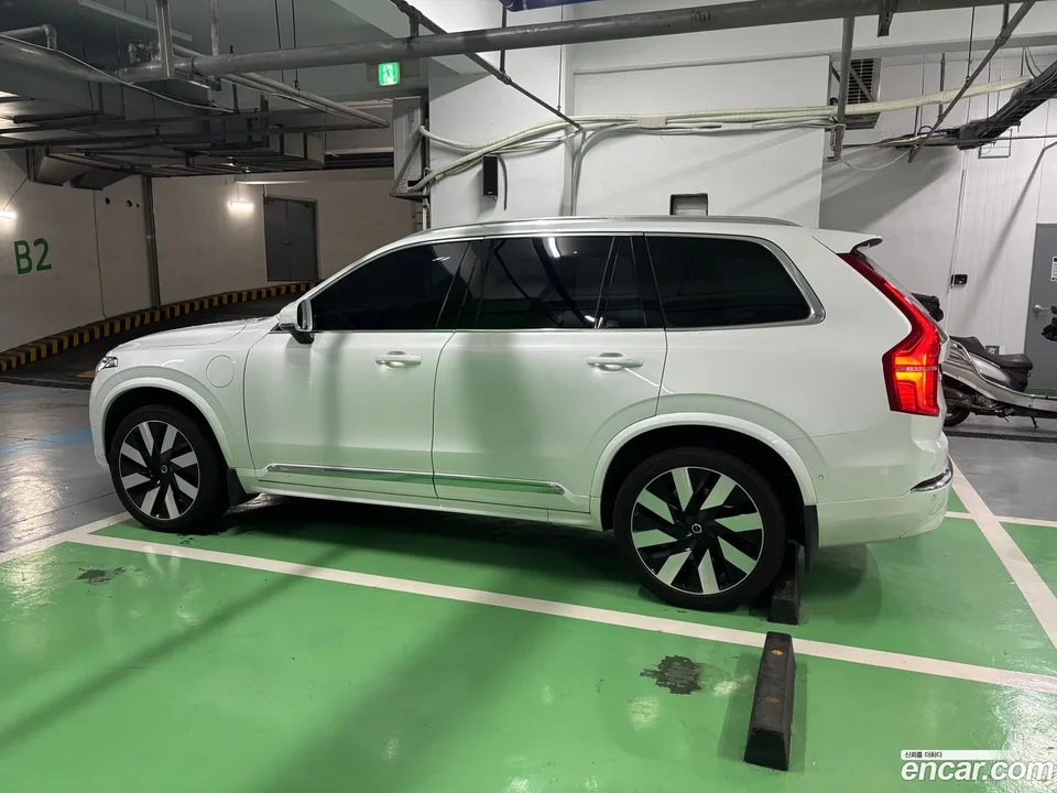 Volvo XC90 T8 2023 — thumbnail 2