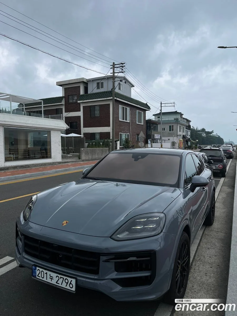 Porsche Cayenne 3.0 2024 — фото 1, купить с доставкой в Москву