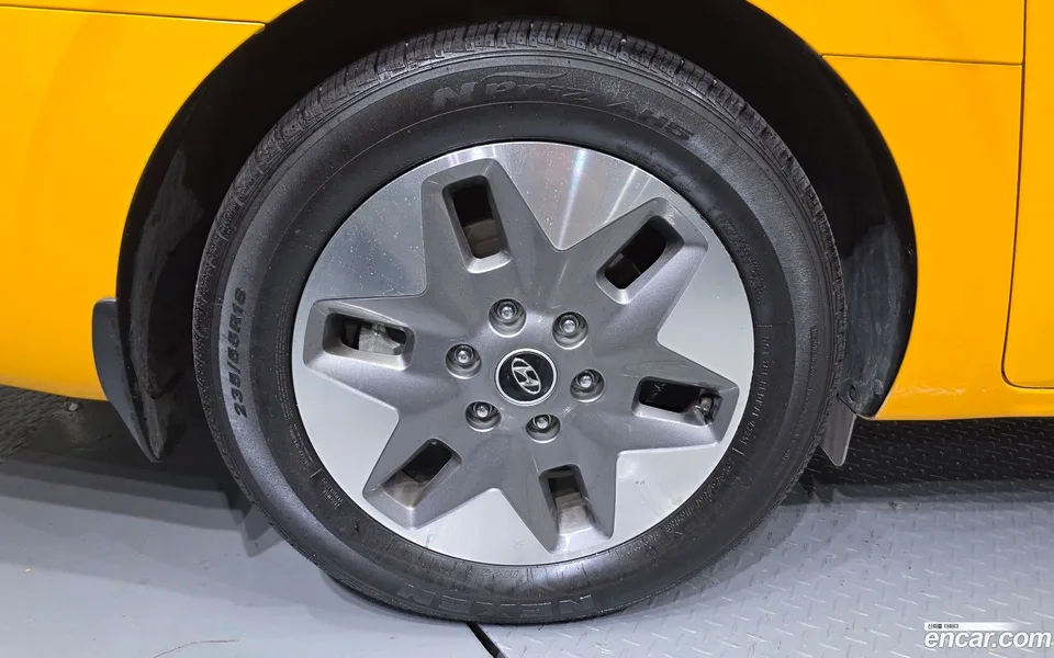 Hyundai Staria L3.5 2023 — thumbnail 5