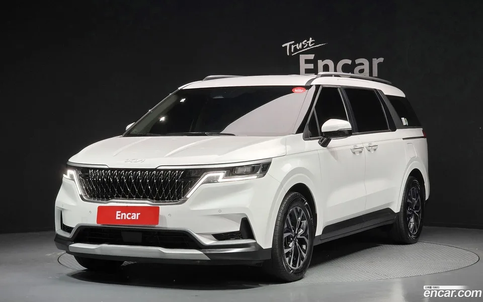 Kia Carnival 9 2023 — photo 1, buy with delivery to Moscow