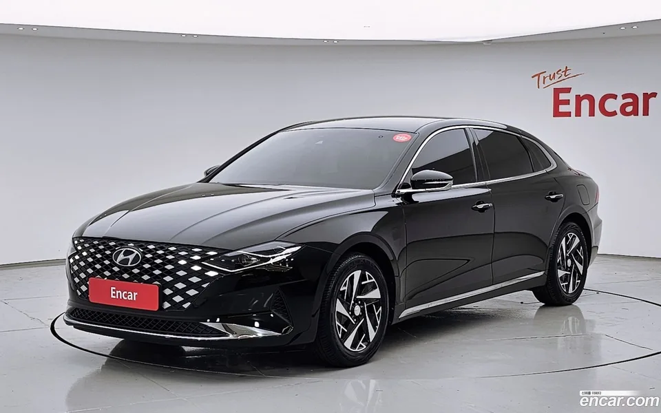 Hyundai Grandeur IG Hybrid 2022 — photo 1, buy with delivery to Moscow