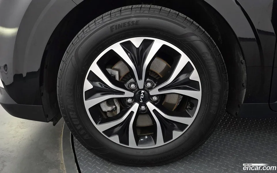 Kia Carnival 9 2023 — thumbnail 2