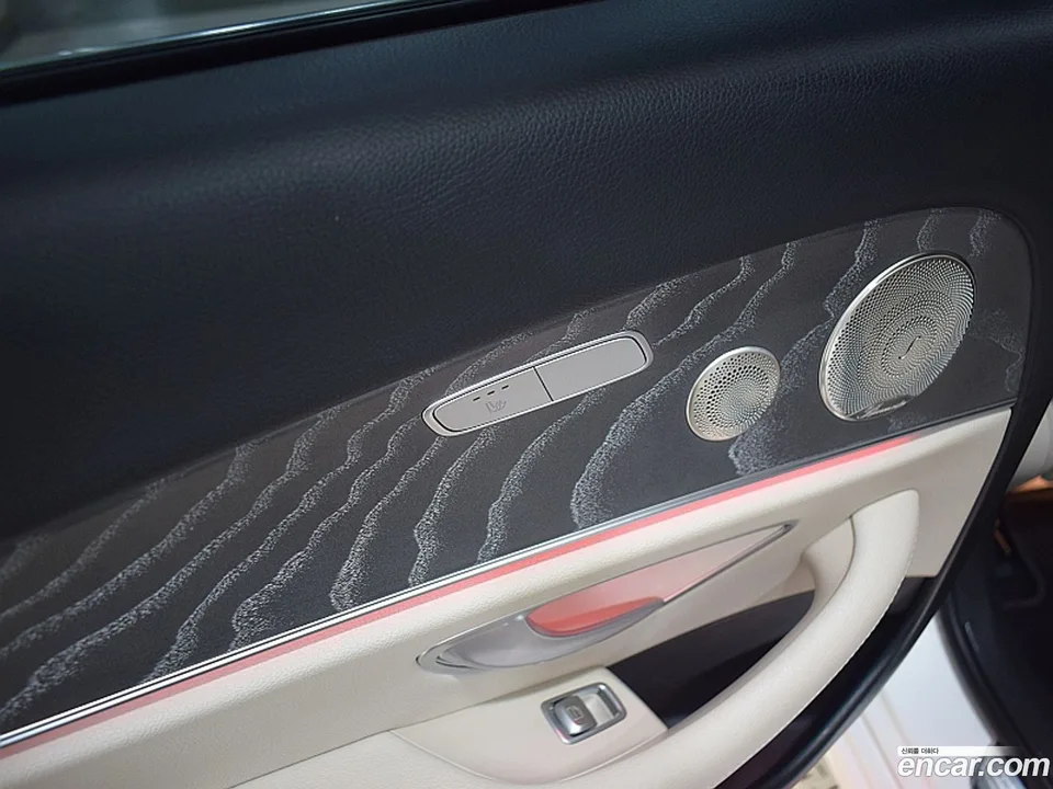 Mercedes-Benz E-Class E350 4MATIC 2022 — thumbnail 2