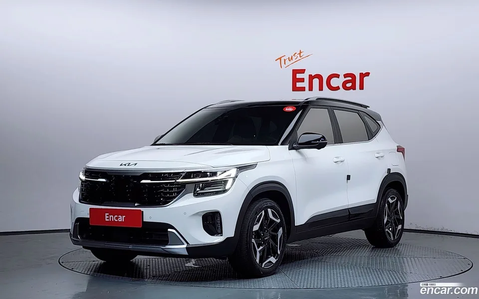 Kia Seltos 1.6 4WD 2023 — photo 1, buy with delivery to Moscow