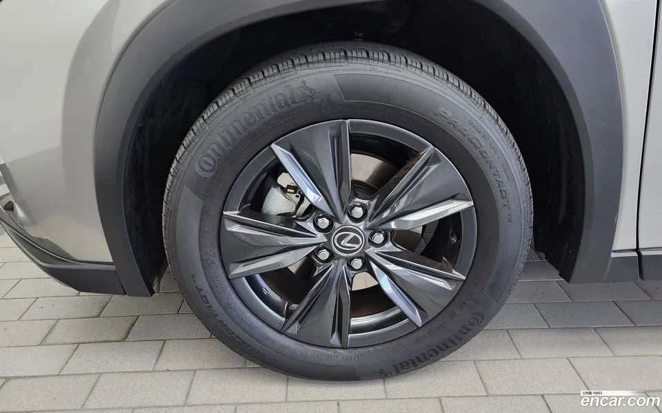 Lexus UX 300h 2.0 2WD 2025 — миниатюра 2