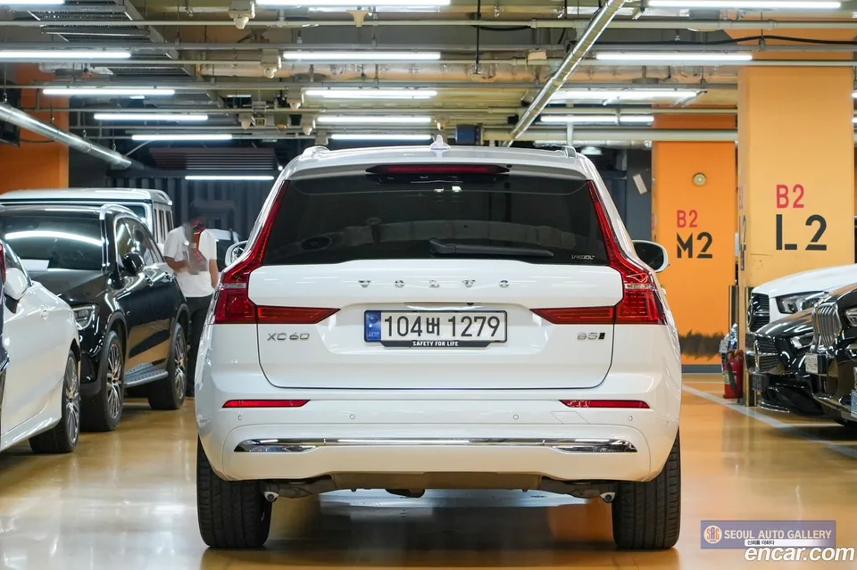 Volvo XC60 B5 2023 — thumbnail 4