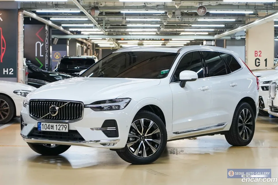 Volvo XC60 B5 2023 — photo 1, buy with delivery to Moscow