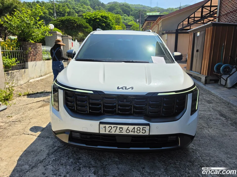 Kia Carnival HEV 9 X Line 2026 — фото 1, купить с доставкой в Москву