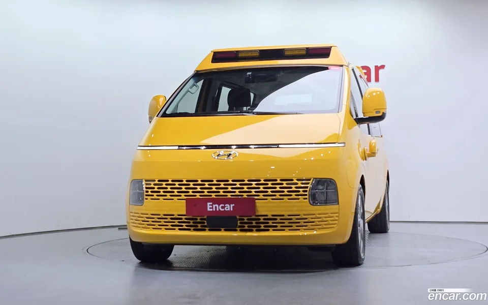 Hyundai Staria L3.5 2023 — thumbnail 3