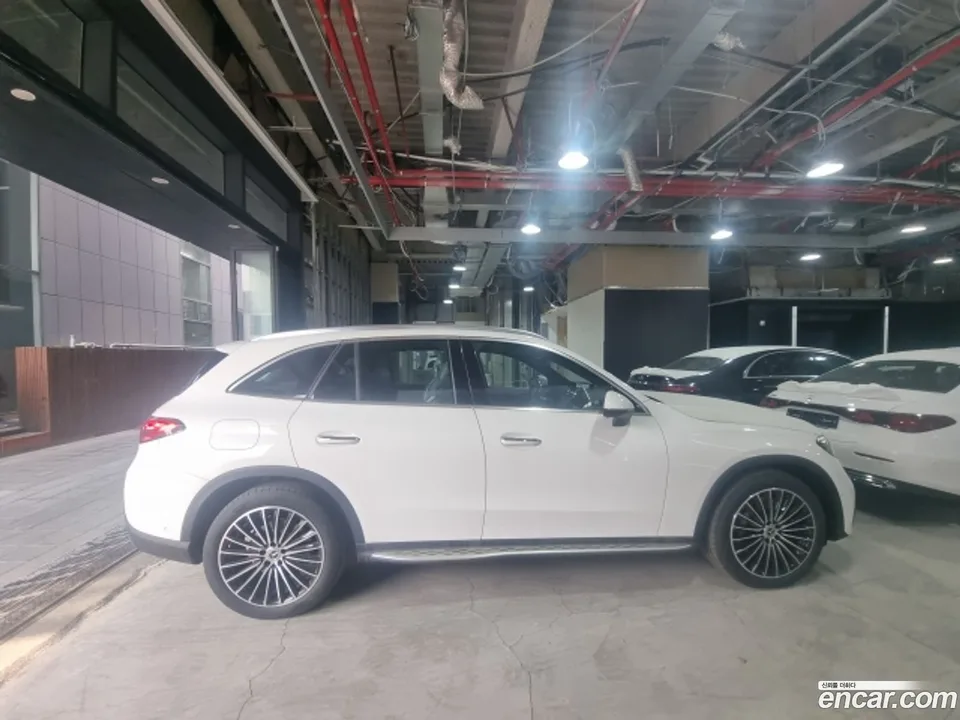 Mercedes-Benz GLC-Class GLC300 4MATIC AMG Line 2025 — thumbnail 3