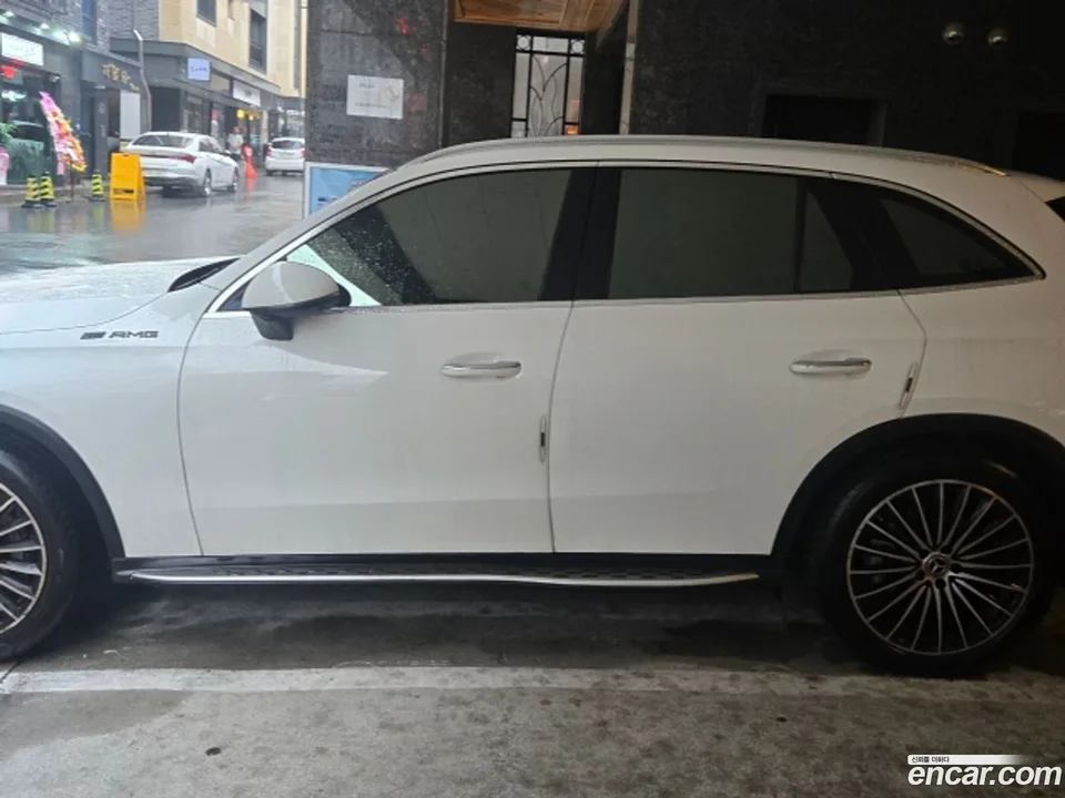 Mercedes-Benz GLC-Class GLC300 4MATIC AMG Line 2025 — thumbnail 4