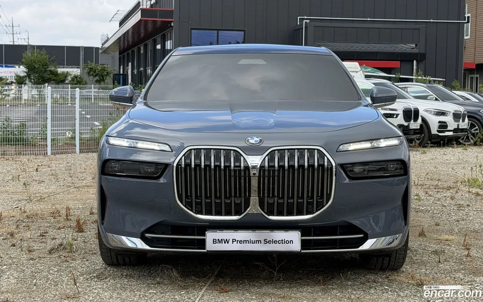BMW 7 Series 740i sDrive 2023 — thumbnail 3