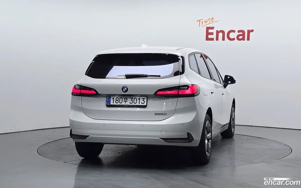 BMW 2 Series Active Tourer 220i 2023 — thumbnail 4