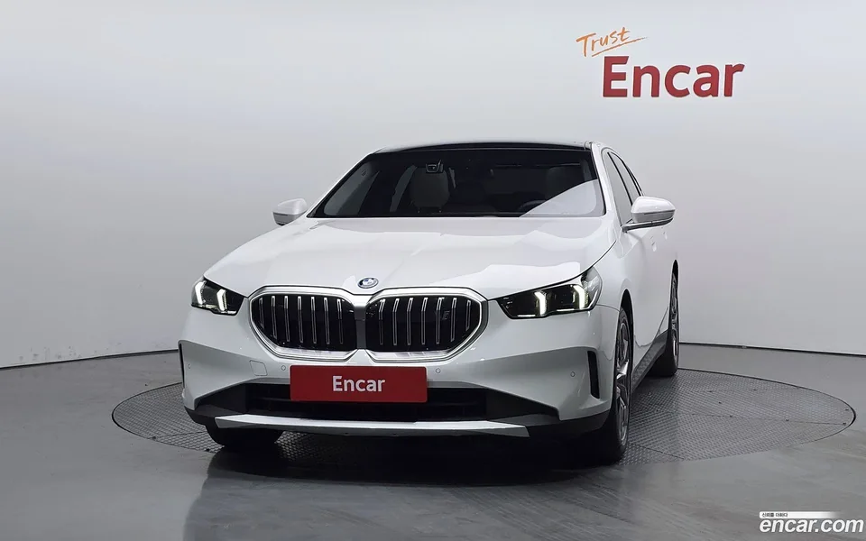 BMW i5 eDrive 40 2025 — thumbnail 3