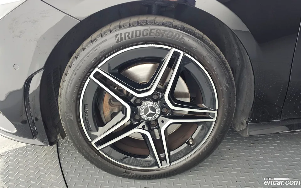 Mercedes-Benz CLA-Class CLA250 4MATIC 2023 — thumbnail 2