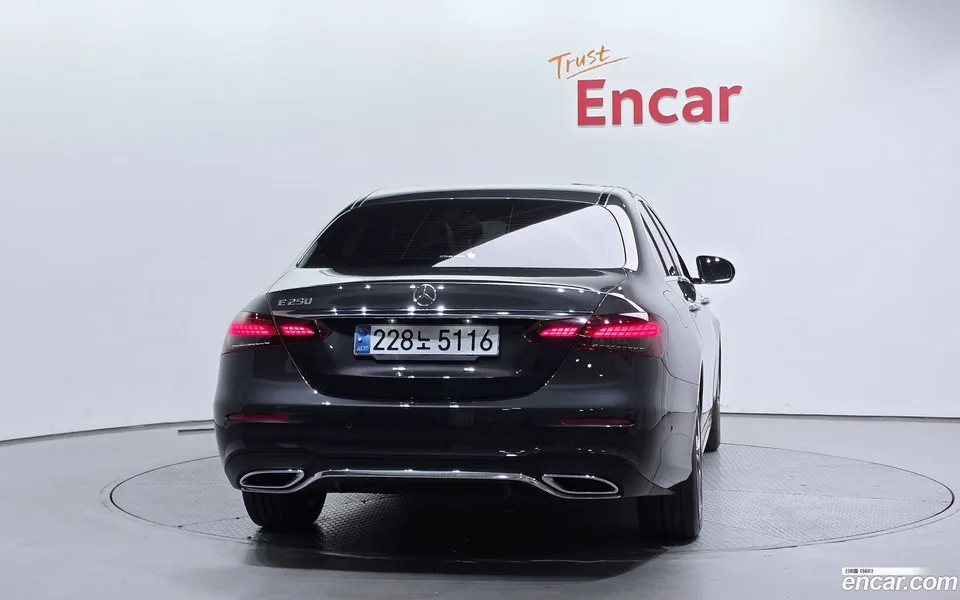 Mercedes-Benz E-Class E250 AMG Line 2023 — thumbnail 4