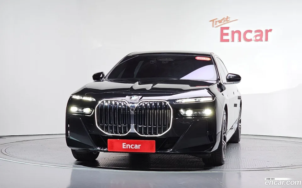 BMW 7 Series 740i xDrive M 2024 — thumbnail 3