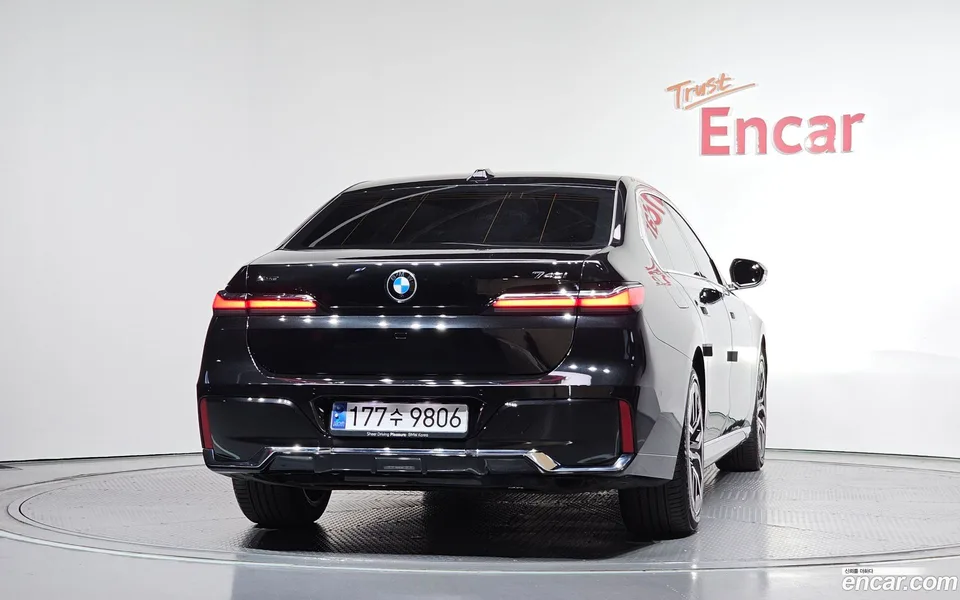 BMW 7 Series 740i xDrive M 2024 — thumbnail 4