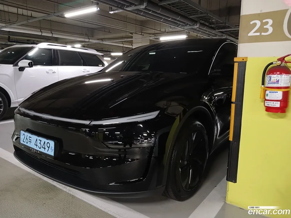 Tesla Model Y AWD 2026 — thumbnail 3