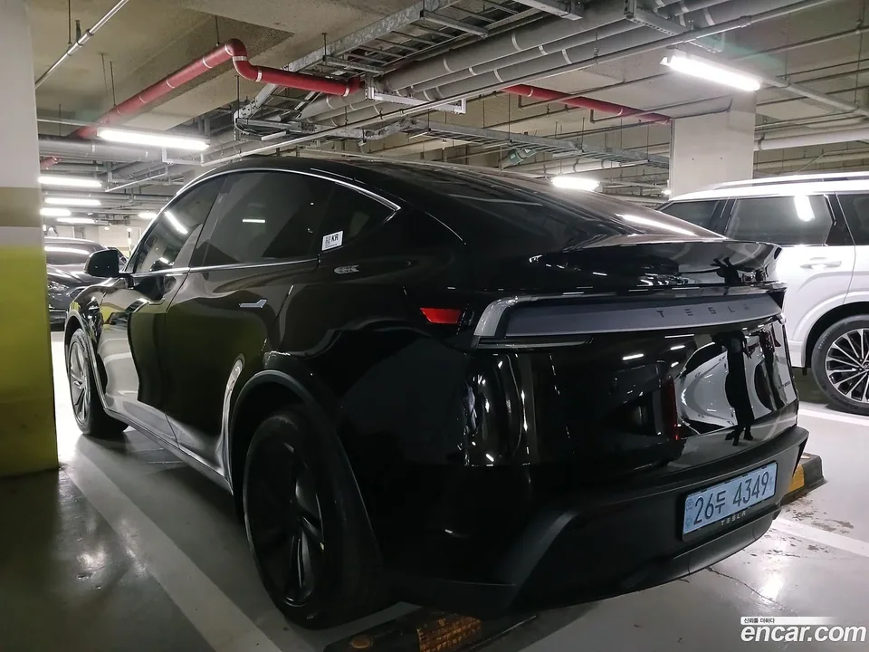 Tesla Model Y AWD 2026 — thumbnail 4