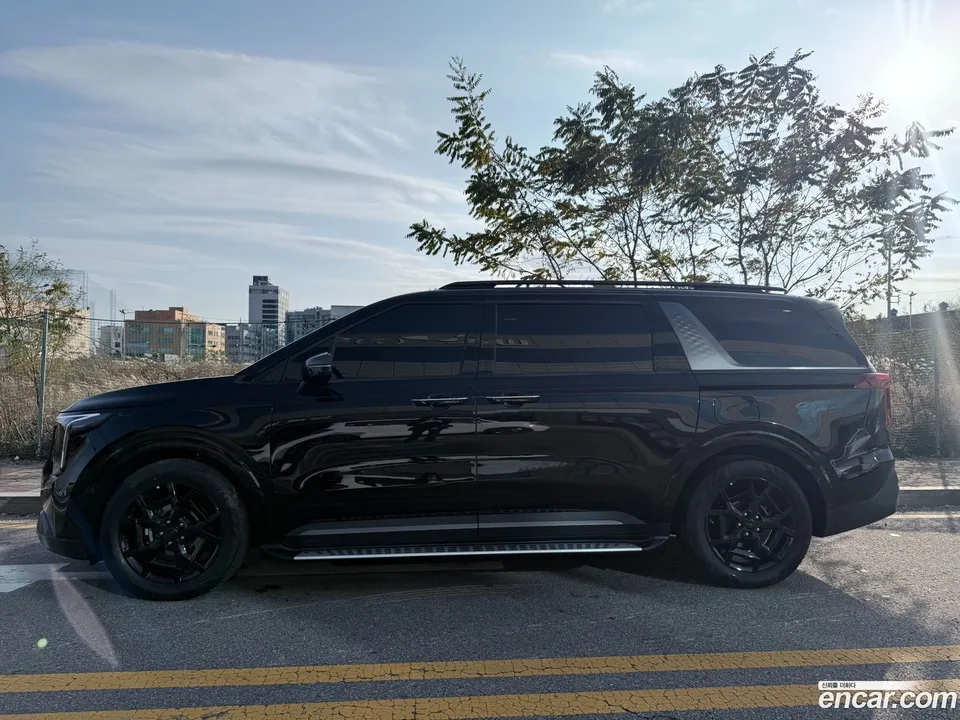 Kia Carnival HEV 9 X Line 2025 — thumbnail 3