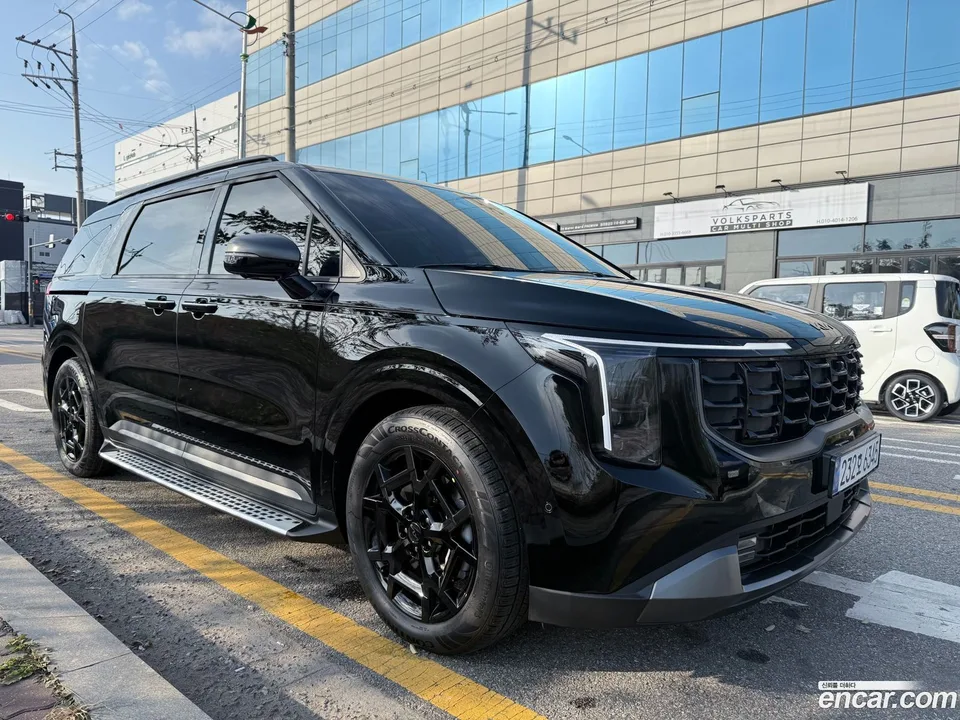 Kia Carnival HEV 9 X Line 2025 — thumbnail 4