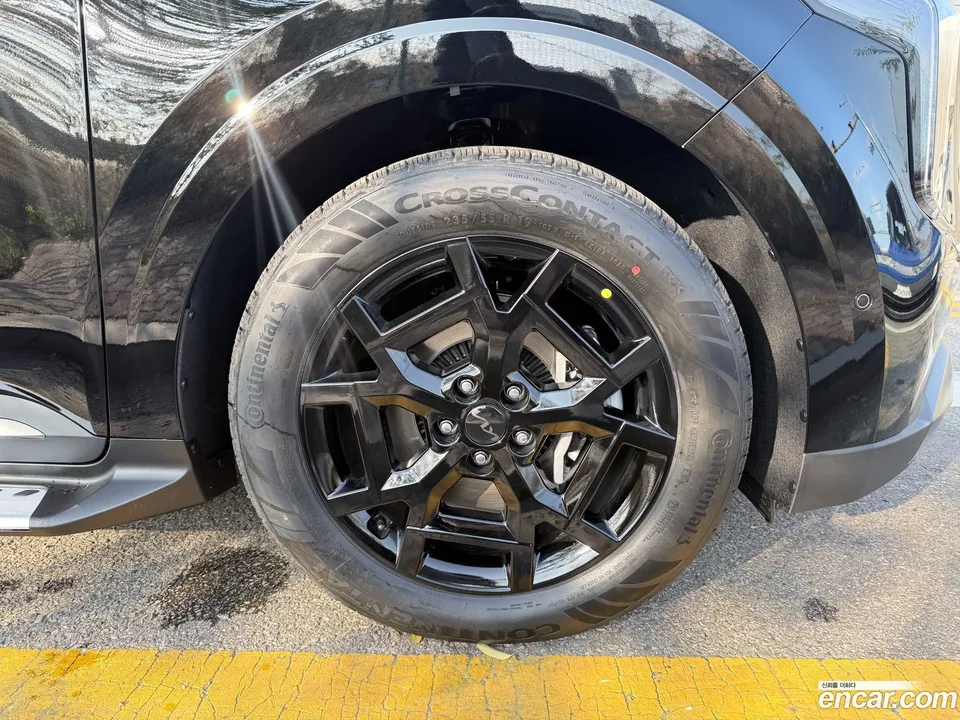 Kia Carnival HEV 9 X Line 2025 — thumbnail 5