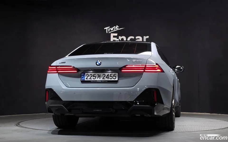 BMW 5 Series 530i xDrive M 2024 — thumbnail 4